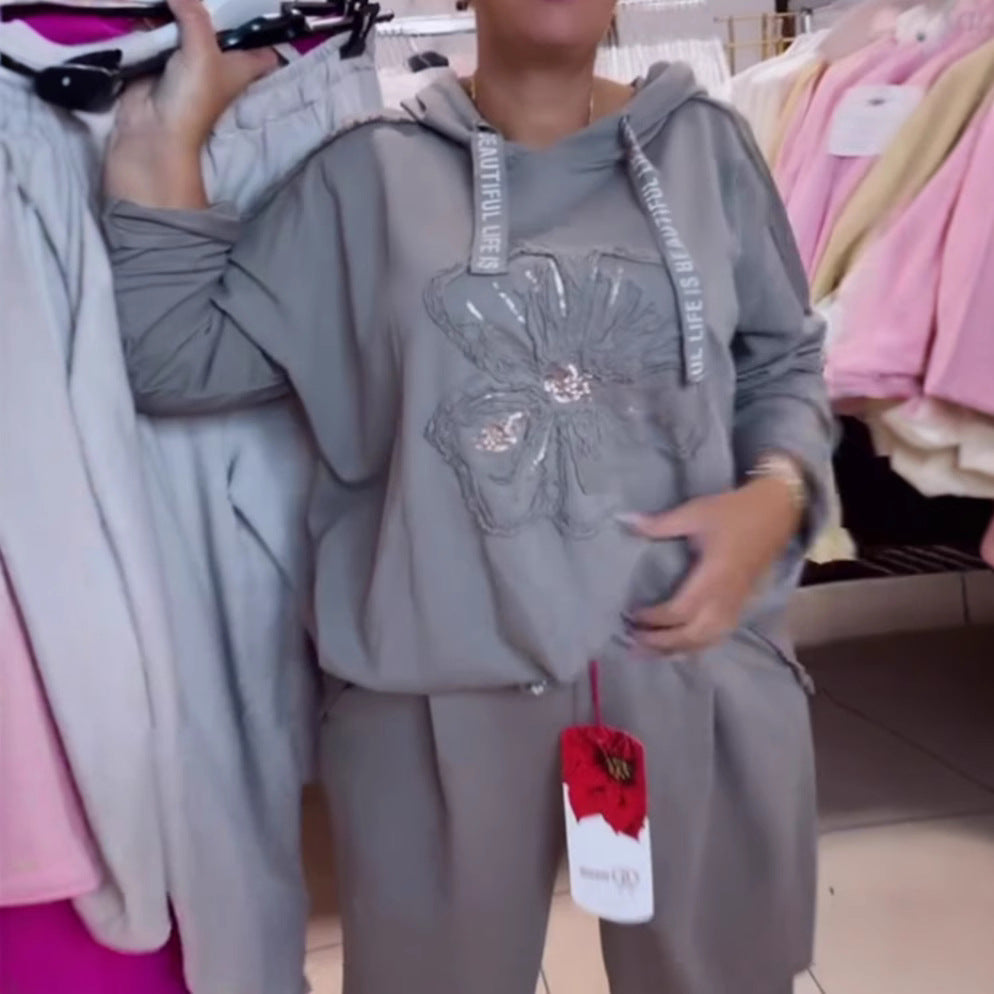 Damen nan entspanntes Lounge-Set mit Blüten-Pailletten-Hoodie, Kordelzug und weiter Bundfaltenhose Echo Archiv