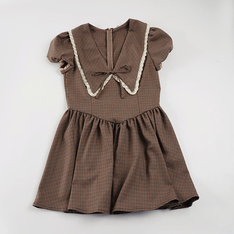 Damen Kleid mit elegantem Kragen und Rüschendetails Echo Archiv