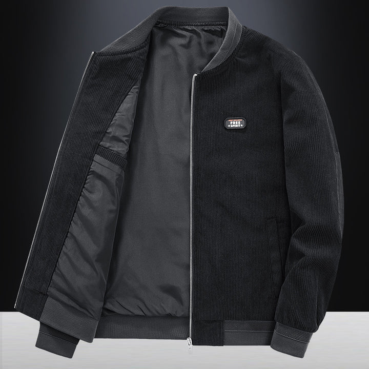 Herren Kord-Blousonjacke im Bomberstil mit elastischem Rippbund, gesteppter Innenfütterung und Logo‑Patch – Brevano