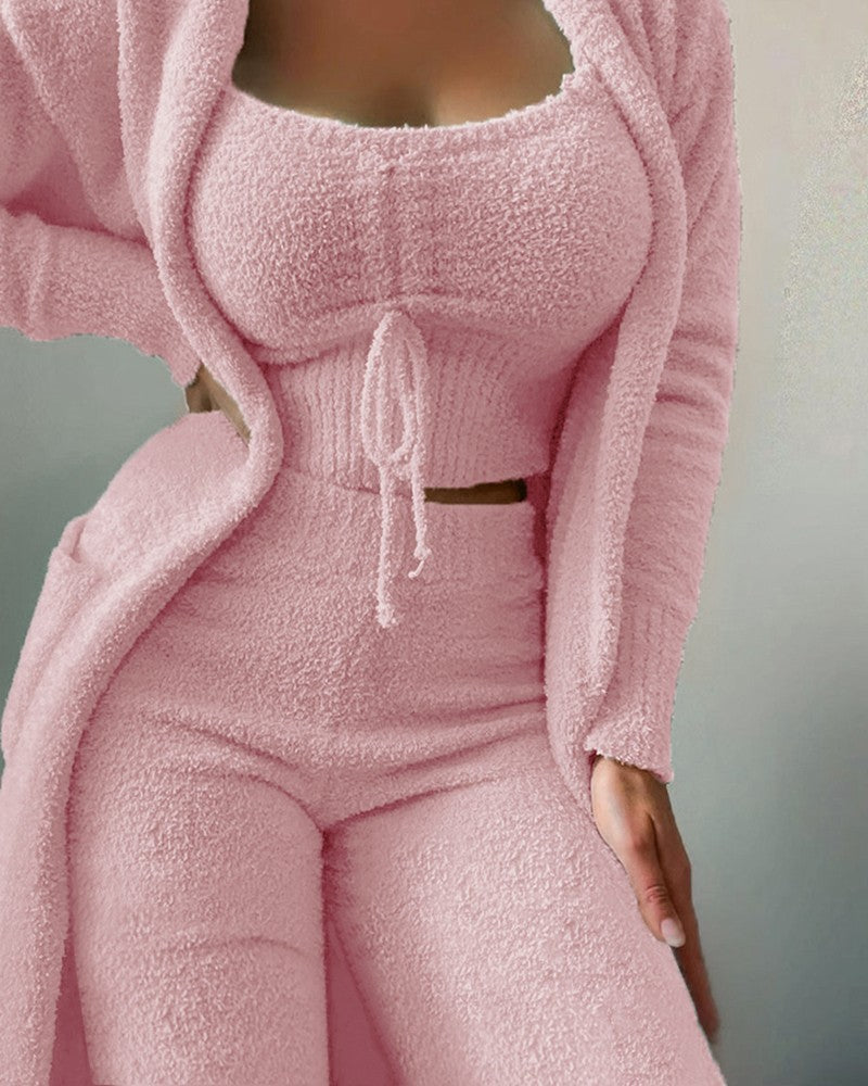 Damen nan luxuriöses Teddy-Fleece Lounge-Set mit Longcardigan, gerafftem Cropped-Bustier und Highwaist-Hose Echo Archiv
