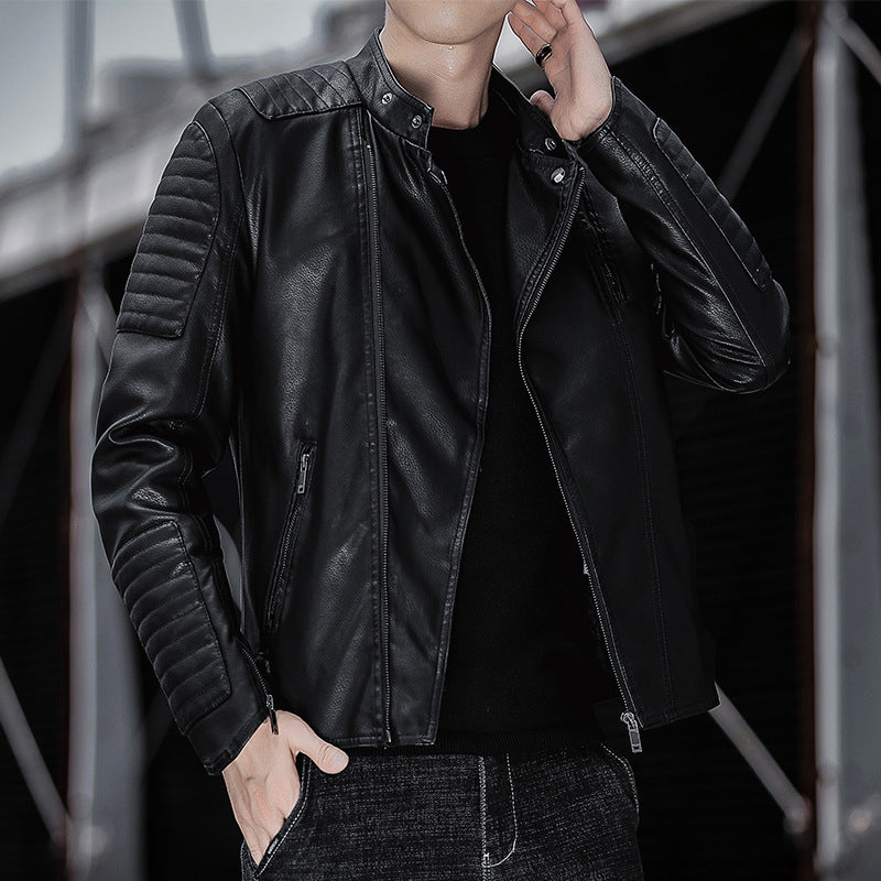 Herren Slim-Fit Kunstleder-Bikerjacke mit gesteppten Ärmelpaneelen, asymmetrischem Reißverschluss und Stehkragen Echo Archiv