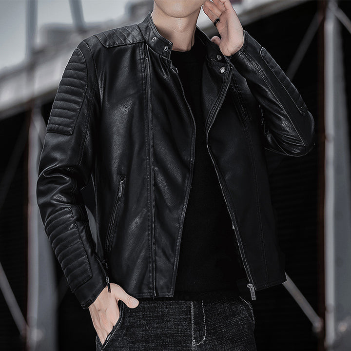 Herren Slim-Fit Kunstleder-Bikerjacke mit gesteppten Ärmelpaneelen, asymmetrischem Reißverschluss und Stehkragen Echo Archiv