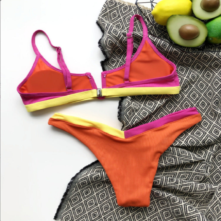 Damen Bikini-Set mit modischem V-Ausschnitt und sportlichen Akzenten Echo Archiv