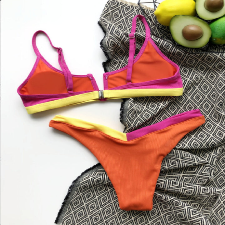 Damen Bikini-Set mit modischem V-Ausschnitt und sportlichen Akzenten Echo Archiv