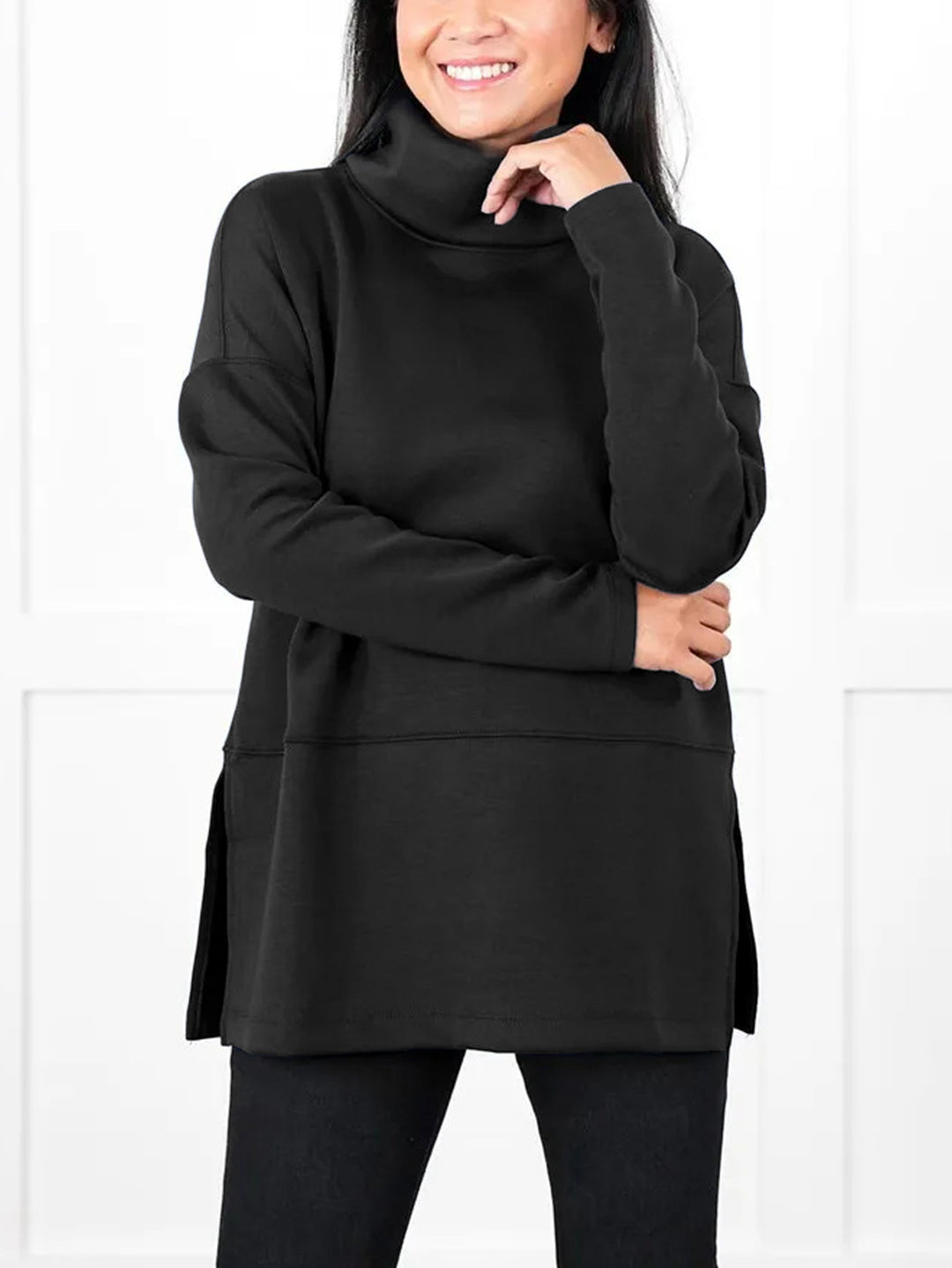 Damen Oversize Sweat-Tunika mit hohem Rollkragen, seitlichen Schlitzen und verlängertem Saum – Avérine