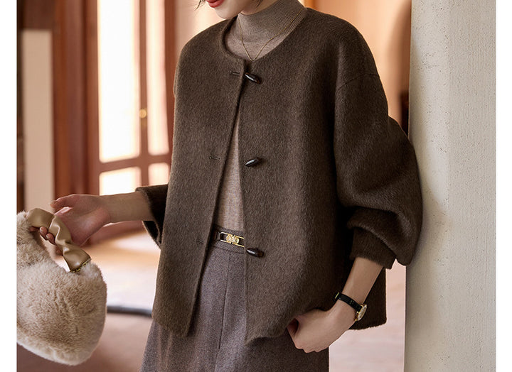 Damen Modische und elegante Strickjacke Echoarchiv