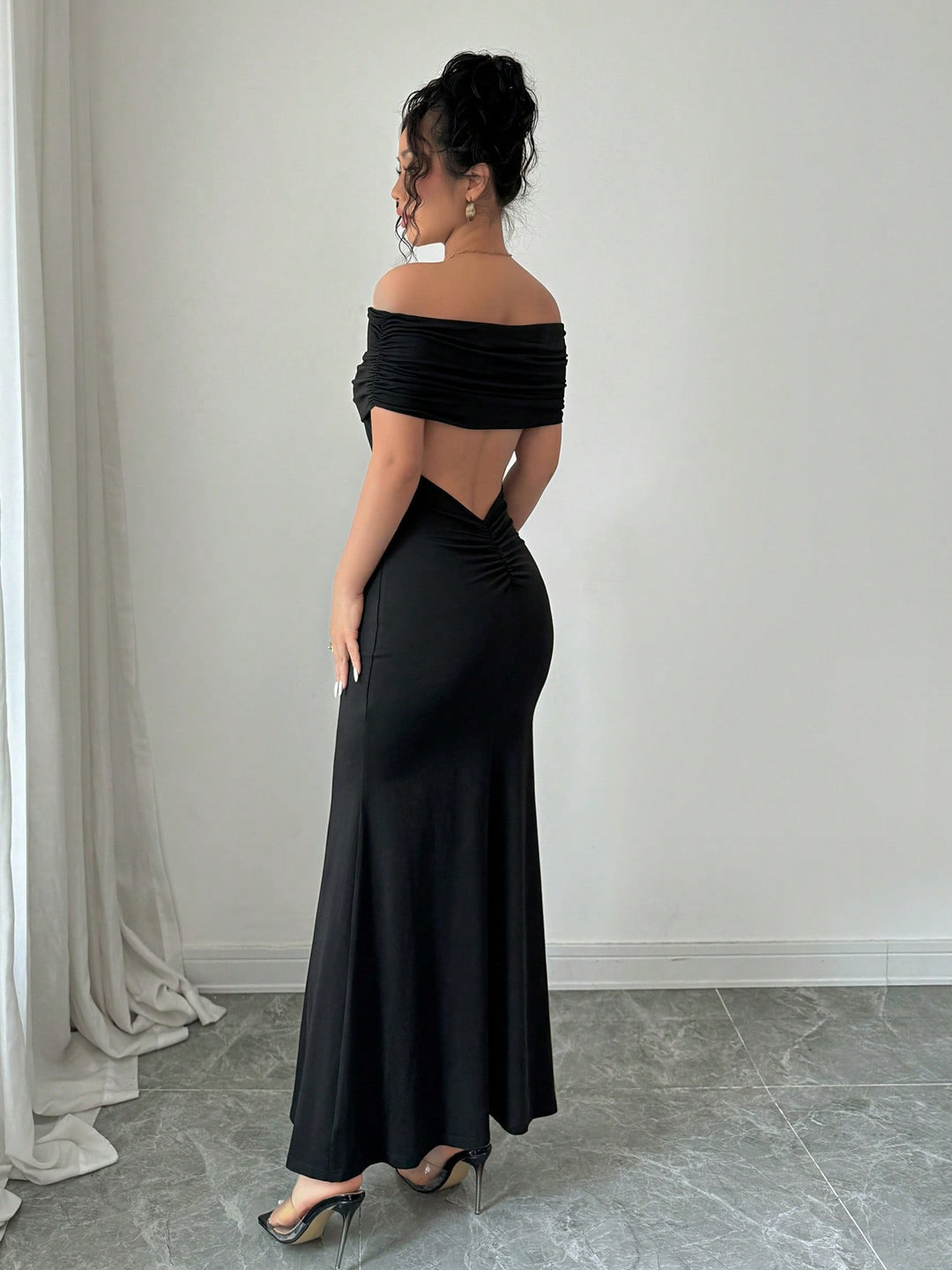 Damen Elegantes Maxikleid mit Off-Shoulder Design und dekorativer Raffung Echo Archiv
