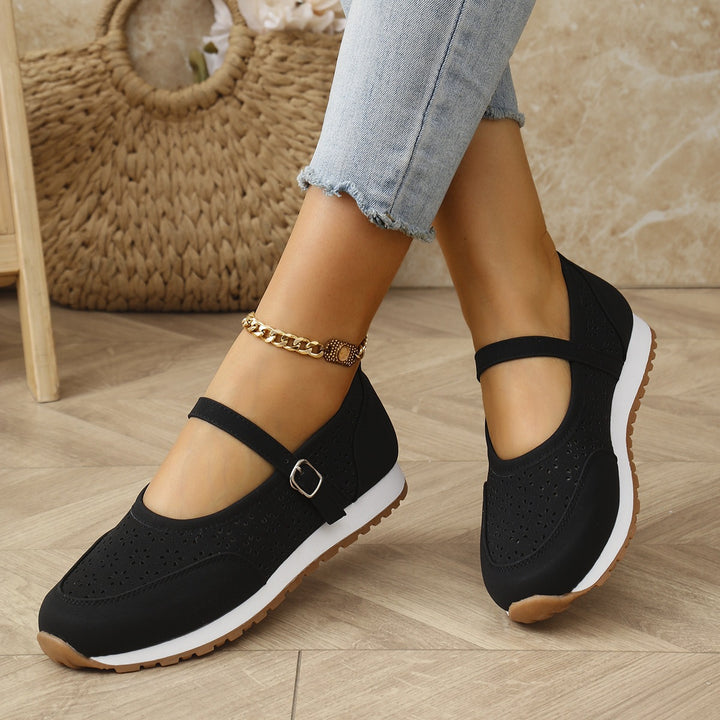 Damen Perforierte Mary-Jane-Sneaker mit verstellbarem Riemen Echoarchiv