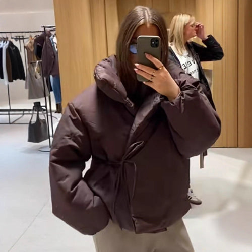 Damen Kurze wattierte Oversize-Pufferjacke mit Kapuze und Bindegürtel Echoarchiv