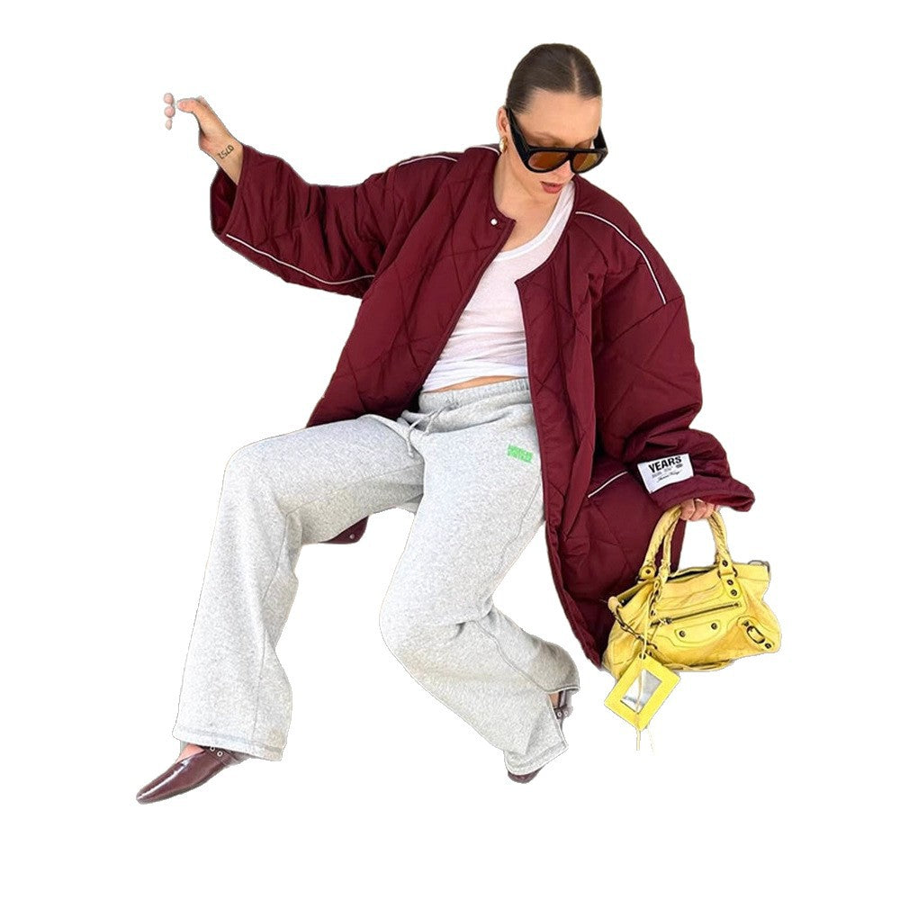 Damen Oversize-Steppjacke mit Diamantstepp, kontrastierender Paspel und Druckknopfverschluss Echoarchiv