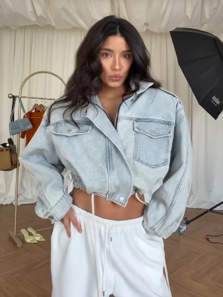 Damen Cropped-Denimjacke mit Tunnelzug, kastiger Oversize-Silhouette & Pattentaschen Echoarchiv