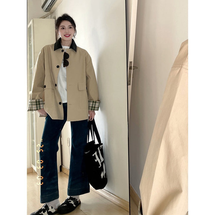 Damen Kurztrenchjacke im Oversize-Schnitt mit Kontrastkragen und karierten Umschlagmanschetten Echoarchiv
