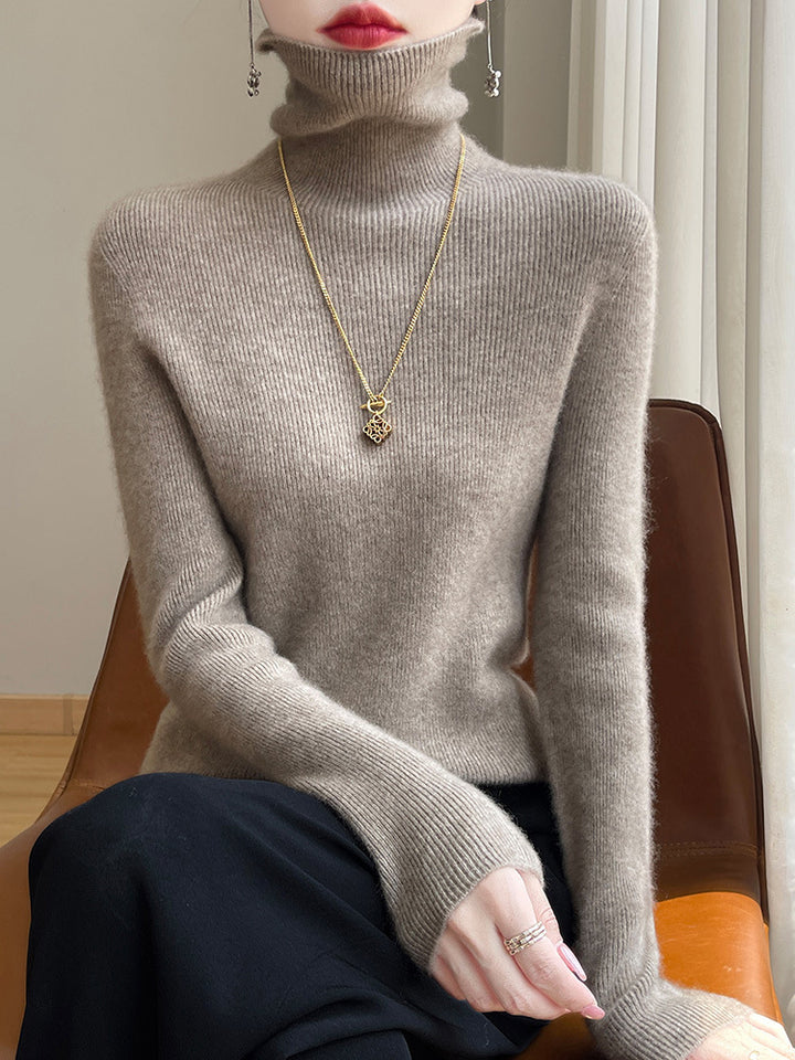 Damen Schmal geschnittener Feinstrick-Rollkragenpullover mit extrafeinem Flauschfinish Echoarchiv