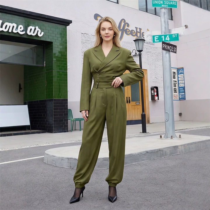 Damen Tailliertes Blazer-Set mit asymmetrischem Knopfverschluss und relaxter Bundfaltenhose Echoarchiv