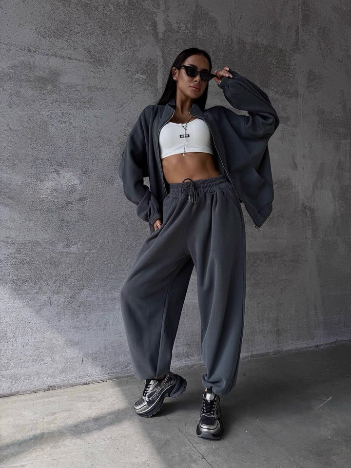 Damen oversized Sweatset mit Reißverschlussjacke und weiten Jogginghose – Avérine