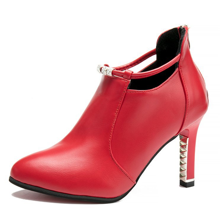 Damen Ankle-Boots mit spitzer Zehenform, funkelndem Strassriemen und skulptiertem Metallabsatz – Varelle