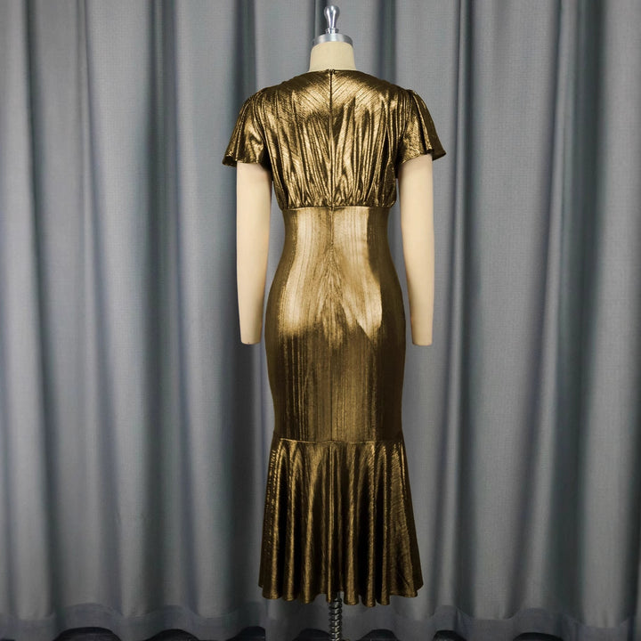 Damen figurbetontes Abendkleid mit schimmerndem Material und Rüschendetails Echo Archiv
