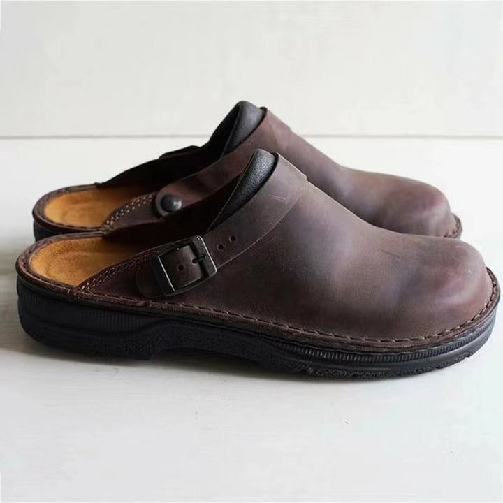 Herren Geschlossene Leder‑Clogs mit verstellbarem Riemen und gepolstertem Komfortfußbett – Tavélo