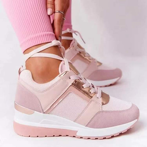 Damen Keil-Sneaker mit perforiertem Obermaterial, gepolstertem Komfortkragen und reflektierenden Metalldetails Echo Archiv