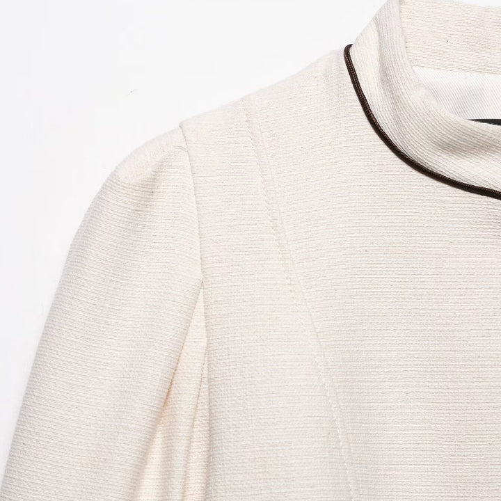 Damen Kurzblazer im Bouclé-Look mit Stehkragen, Zierknopfleiste und Kontrastpaspel Echo Archiv