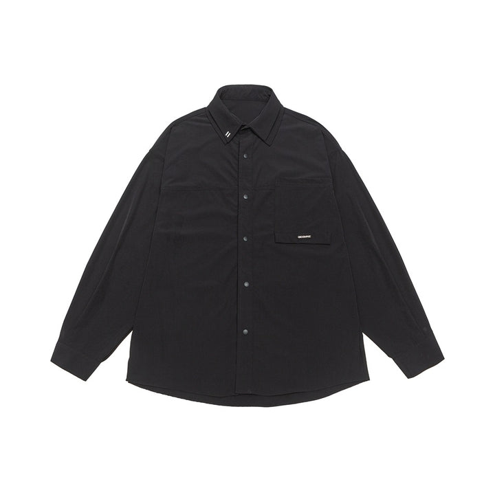 Unisex Oversize Hemd mit technischem Material, Brustklappe und gerundetem Saum Echoarchiv