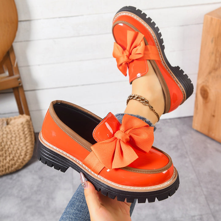 Damen Lack-Loafer mit großer Zierschleife und profilierter Gummisohle – Lioré
