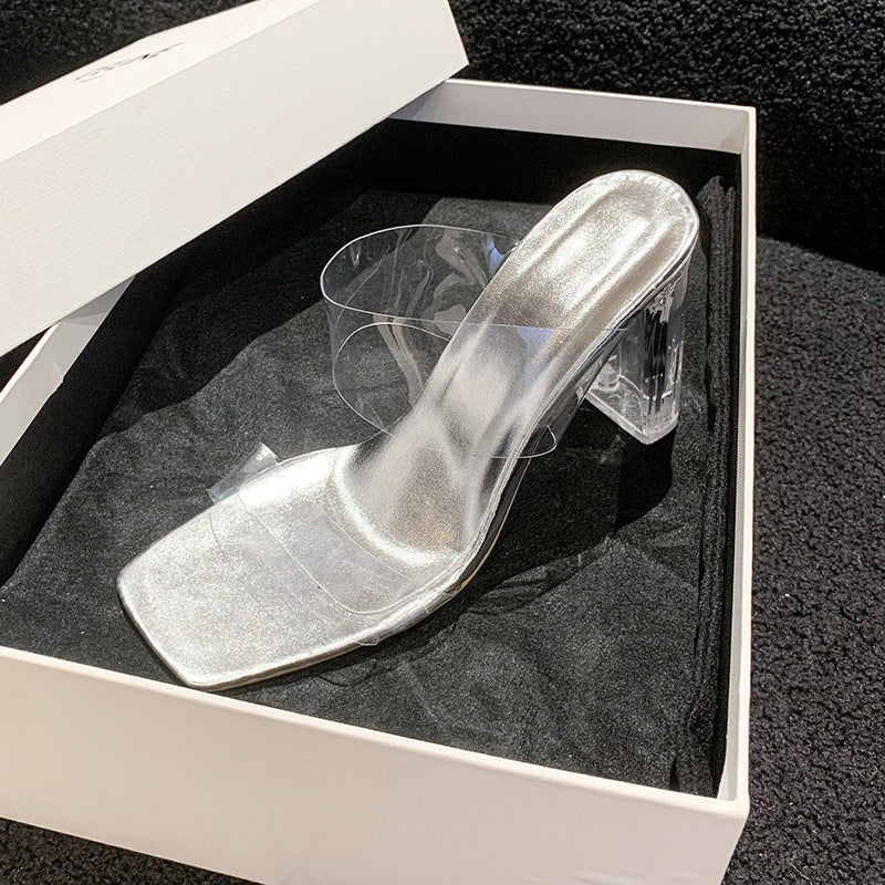Damen Transparente PVC‑Mules mit klarem Blockabsatz und metallischem Fußbett – Avérine