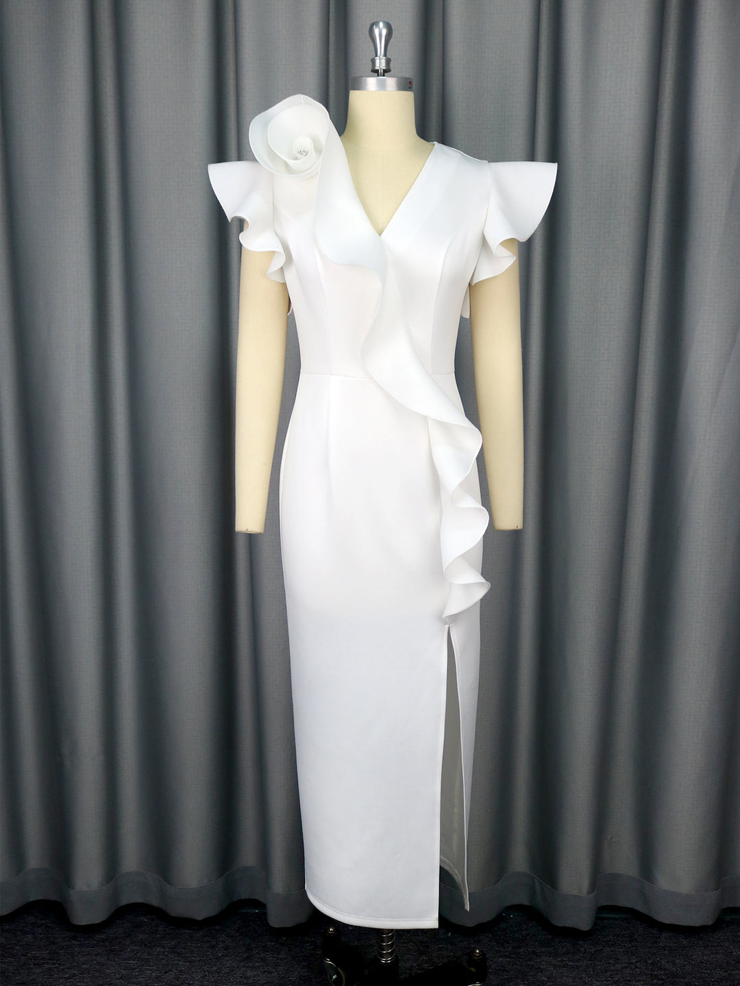 Damen Elegantes Midi-Kleid mit asymmetrischem Rüschen-Design und floralem Akzent Echo Archiv