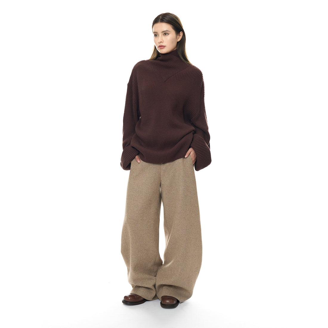 Damen Oversize Rippstrick-Rollkragenpullover mit V‑Passe Echoarchiv