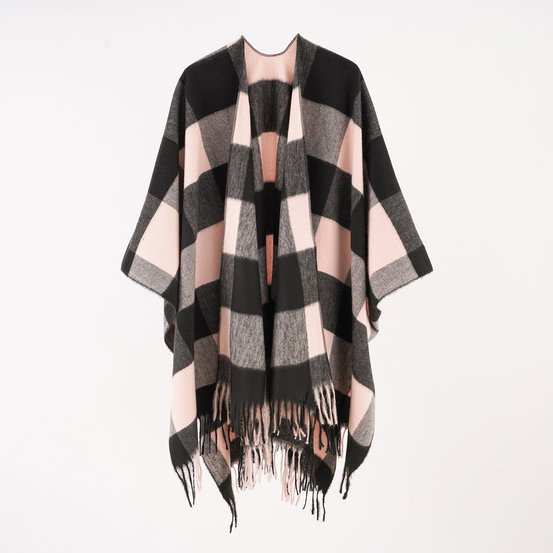 Damen Rechteckponcho im Ruana‑Stil aus Wollmix mit großen Karos und Fransensaum – Célinea