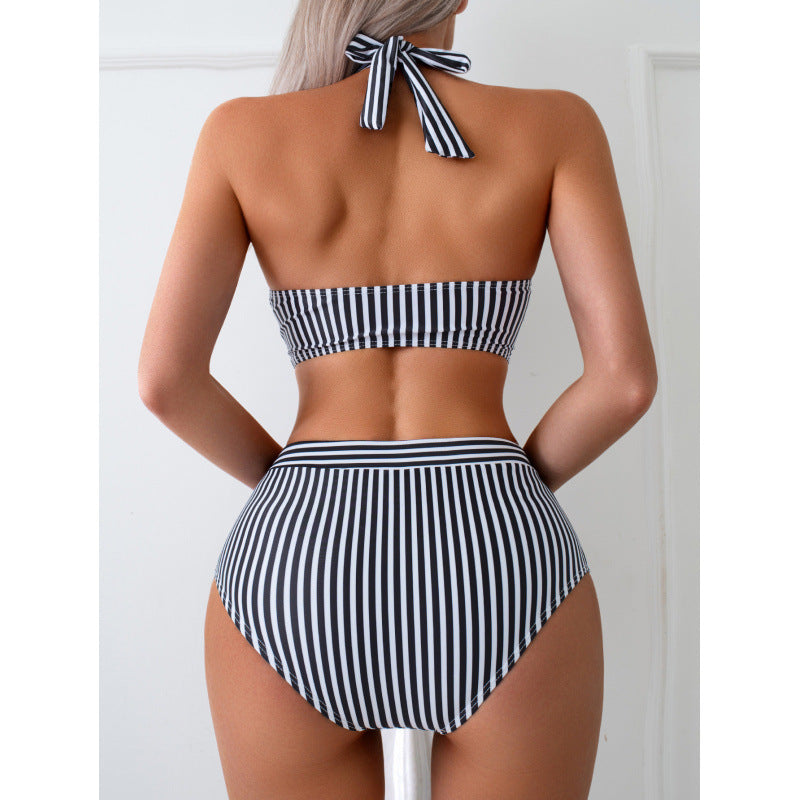 Damen Triangel-Bikini mit stilvollem Wickeldetail und trendigem Streifenmuster Echo Archiv