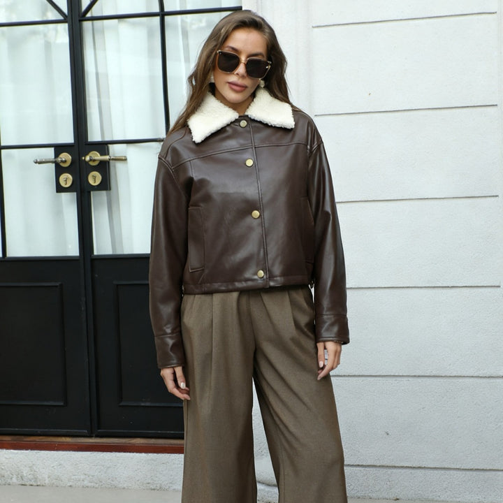 Damen Kurzgeschnittene Kunstlederjacke mit Teddykragen und Druckknöpfen Echoarchiv