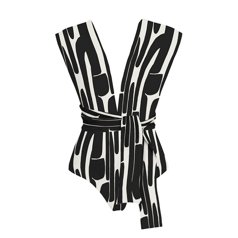 Damen Trendiger Cut-Out Badeanzug mit breiten Trägern und Bindegürtel Echo Archiv