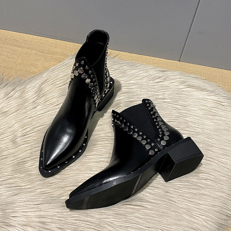 Damen Western-inspirierte Kurzschaft-Ankle-Boots mit spitzer Zehenpartie und Nietenbesatz Echo Archiv