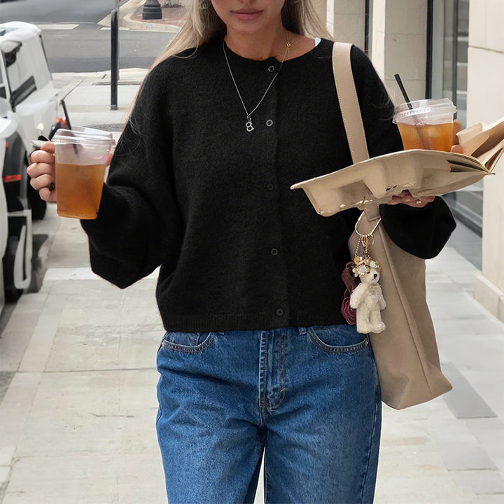 Damen nan kuschelige Kurzstrickjacke mit Perlmuttknöpfen und lässiger Oversize-Passform Echo Archiv
