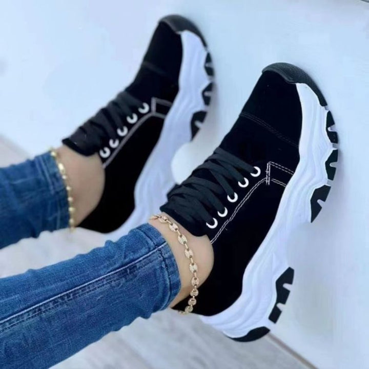 Damen  Sneaker mit dicker Profilsohle gepolstertem Fußbett und klassischem Schnürverschluss Echo Archiv