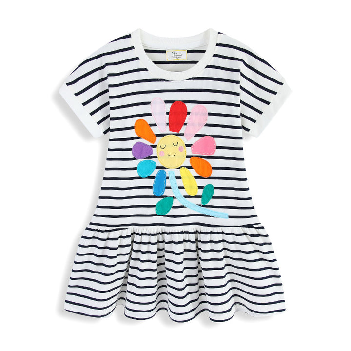 Mädchen gestreiftes Kleid mit buntem Blumenmotiv Echo Archiv