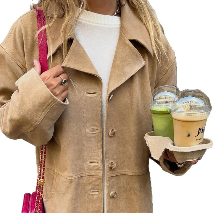 Damen Kurzmantel aus Veloursleder‑Optik mit kastiger Silhouette, Hornknopf‑Front & Eingrifftaschen Echoarchiv