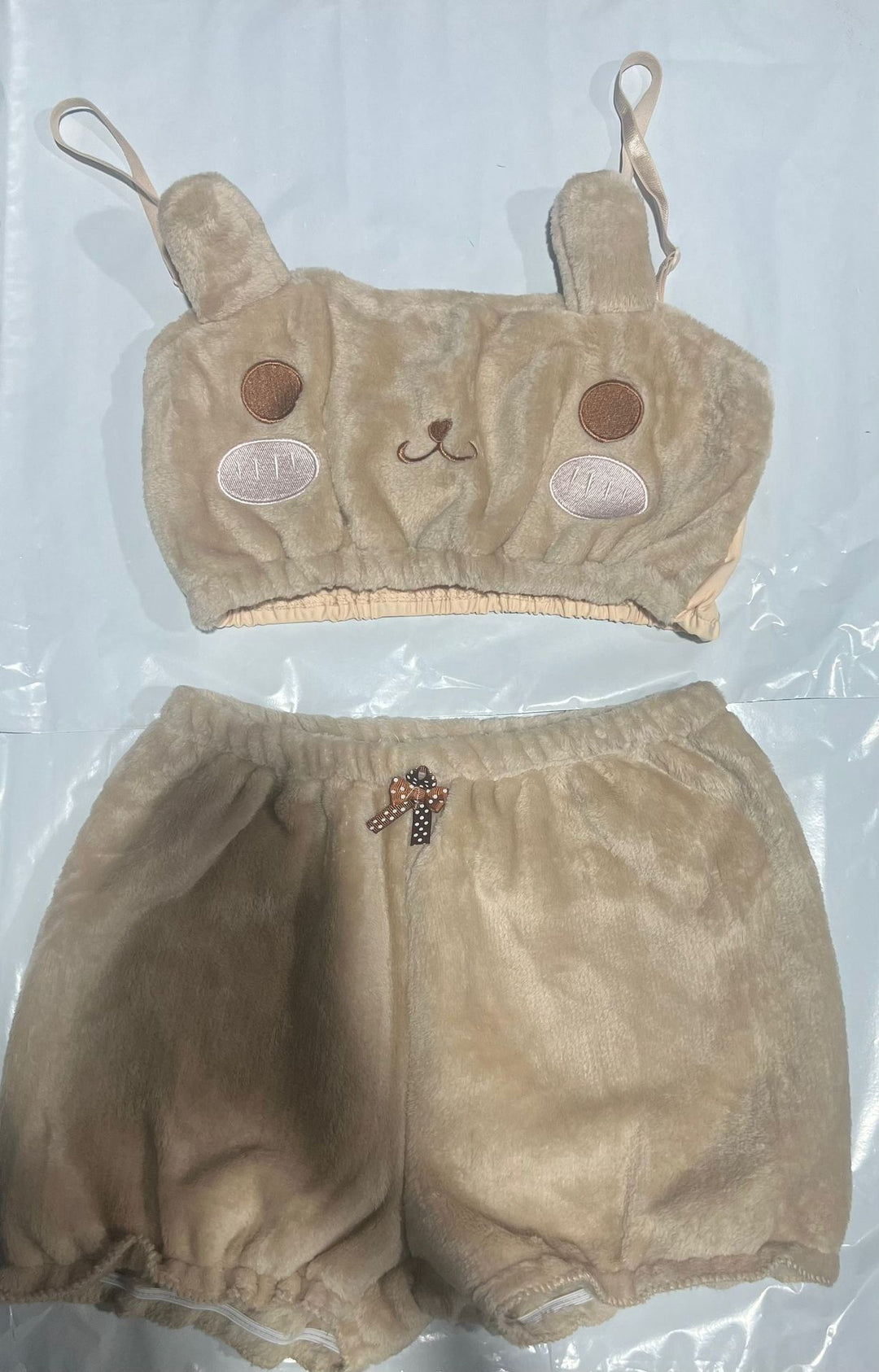 Damen Kuschelndes Pyjama-Set mit Tiermotiven und zarten Rüschen Echo Archiv