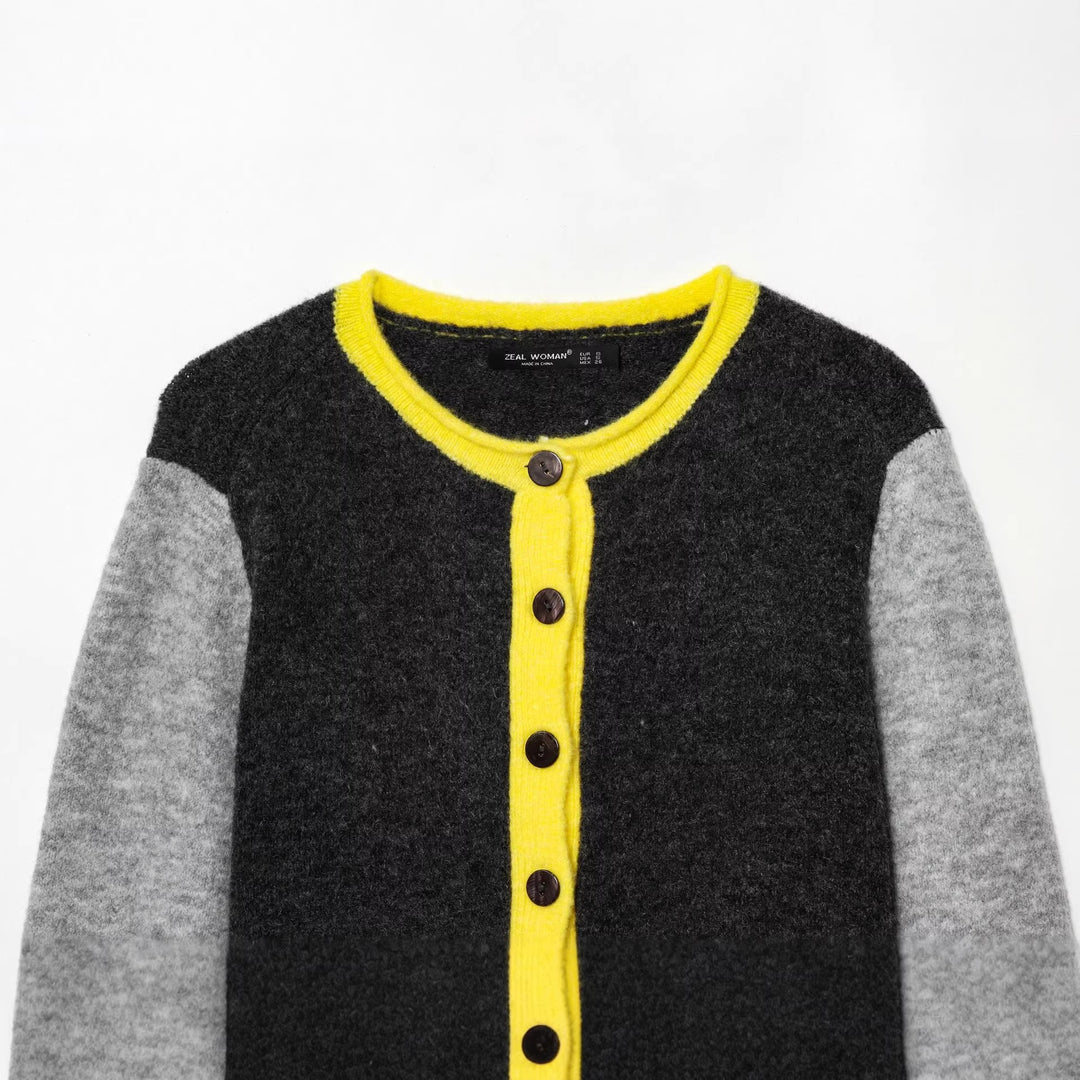 Damen kurze zweifarbige Wollcardigan mit kontrastierter Knopfleiste geripptem Saum und Hornknöpfen – Veloura