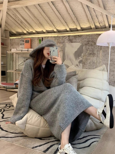 Damen Langes Kapuzen‑Strickkleid aus Wollmix mit relaxter Oversize‑Silhouette und geripptem Saum Echoarchiv