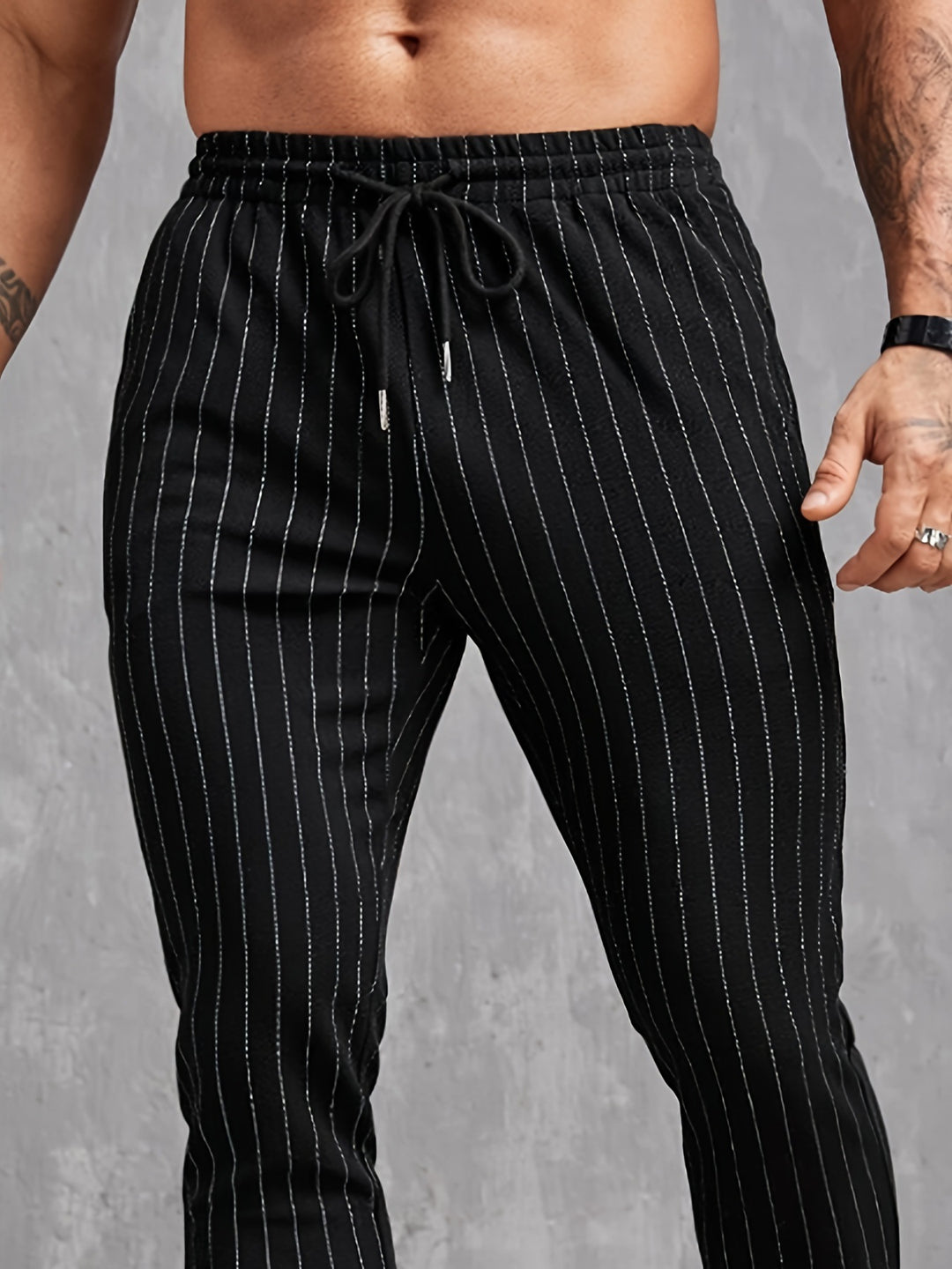 Herren moderne Lounge-Hose mit elastischem Bund und dekorativen Streifen Echoarchiv