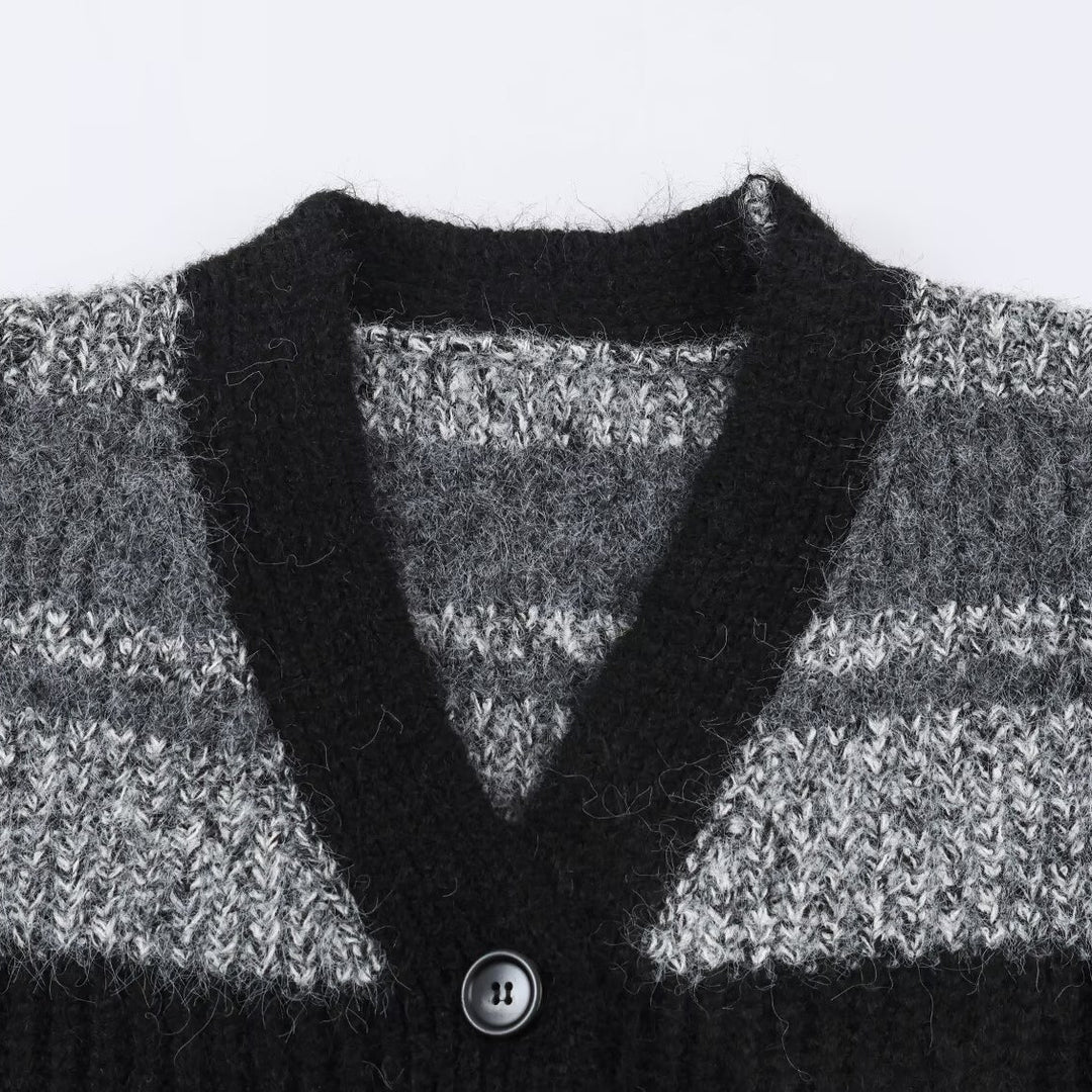 Damen Oversize Strickcardigan mit V-Ausschnitt, Streifenmuster und aufgesetzten Taschen Echoarchiv