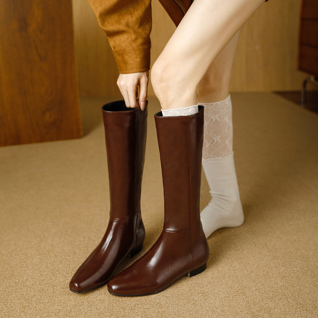 Damen kniehohe Glattleder-Stiefel mit eckiger Zehenpartie und niedrigem Blockabsatz Echo Archiv