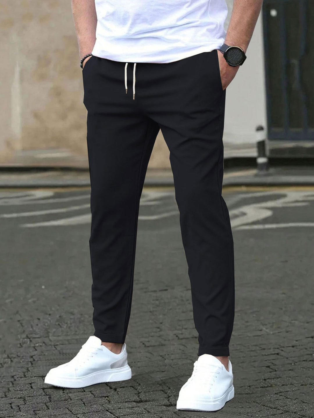 Herren Slim-Fit Jogginghose mit Kordelzug, Seitentaschen und schmalem Knöchelabschluss – Sorevano