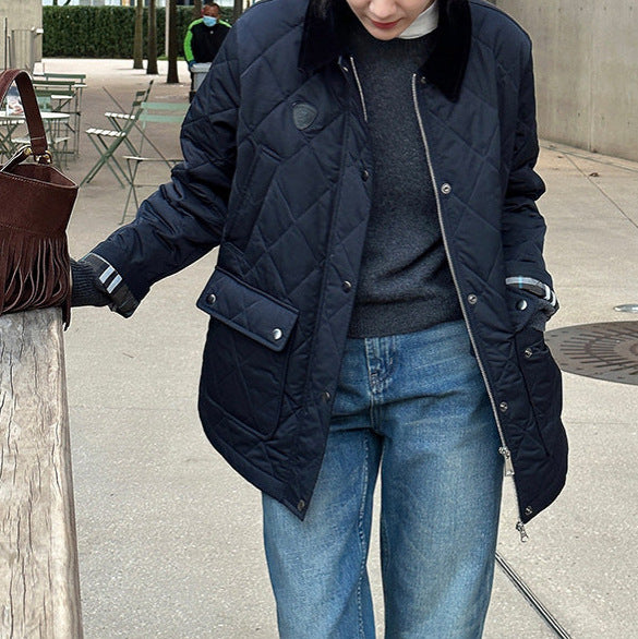 Damen Modische Steppjacke mit hochgeschlossenem Kragen und großen Taschen Echoarchiv