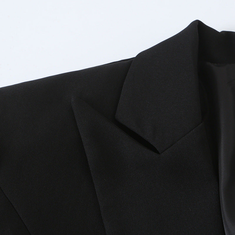 Damen Taillierter Kurzblazer mit asymmetrischem Schmuckknopf und Pattentaschen Echo Archiv