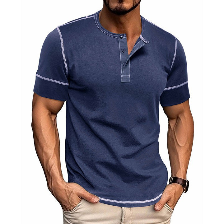 Herren Kurzarm Hemd mit modernem Henley-Kragen und stilvollen Kontrastnähten Echoarchiv