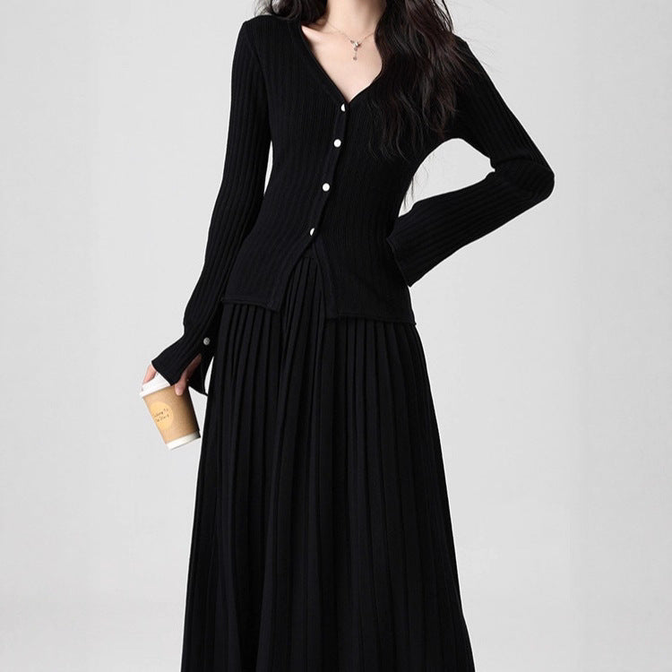 Damen Feines Strick-Set mit V-Ausschnitt Cardigan und plissiertem Maxirock Echoarchiv