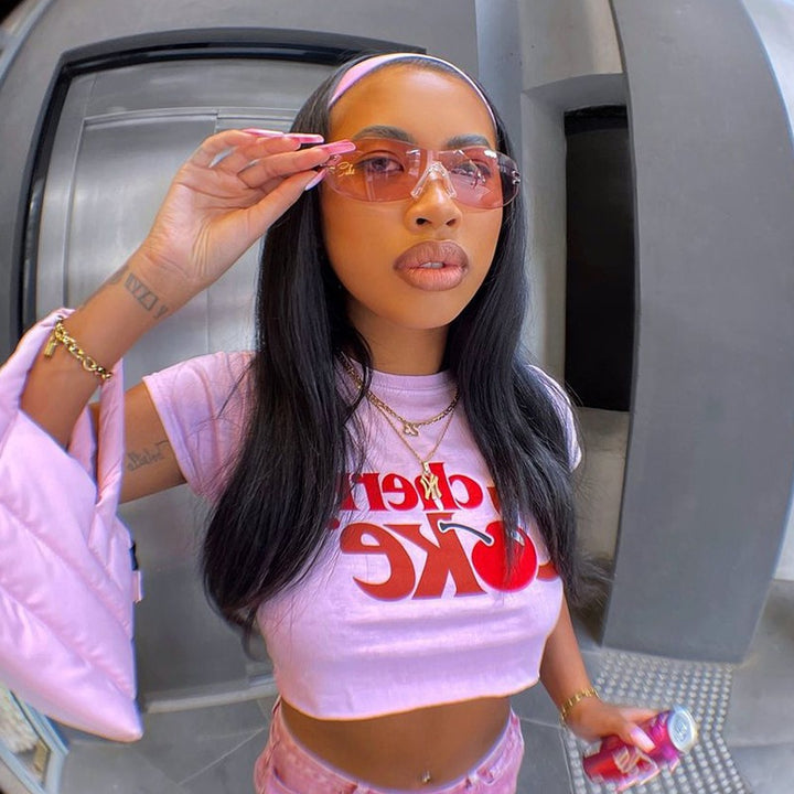 Damen Crop-Top mit kreativem Getränkedesign und figurbetontem Schnitt Echo Archiv